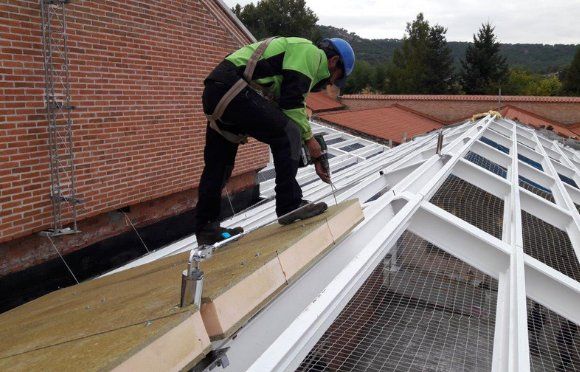 MontarOndulineconCubiertasdePaneldeSandwichenAlmeria 1920w